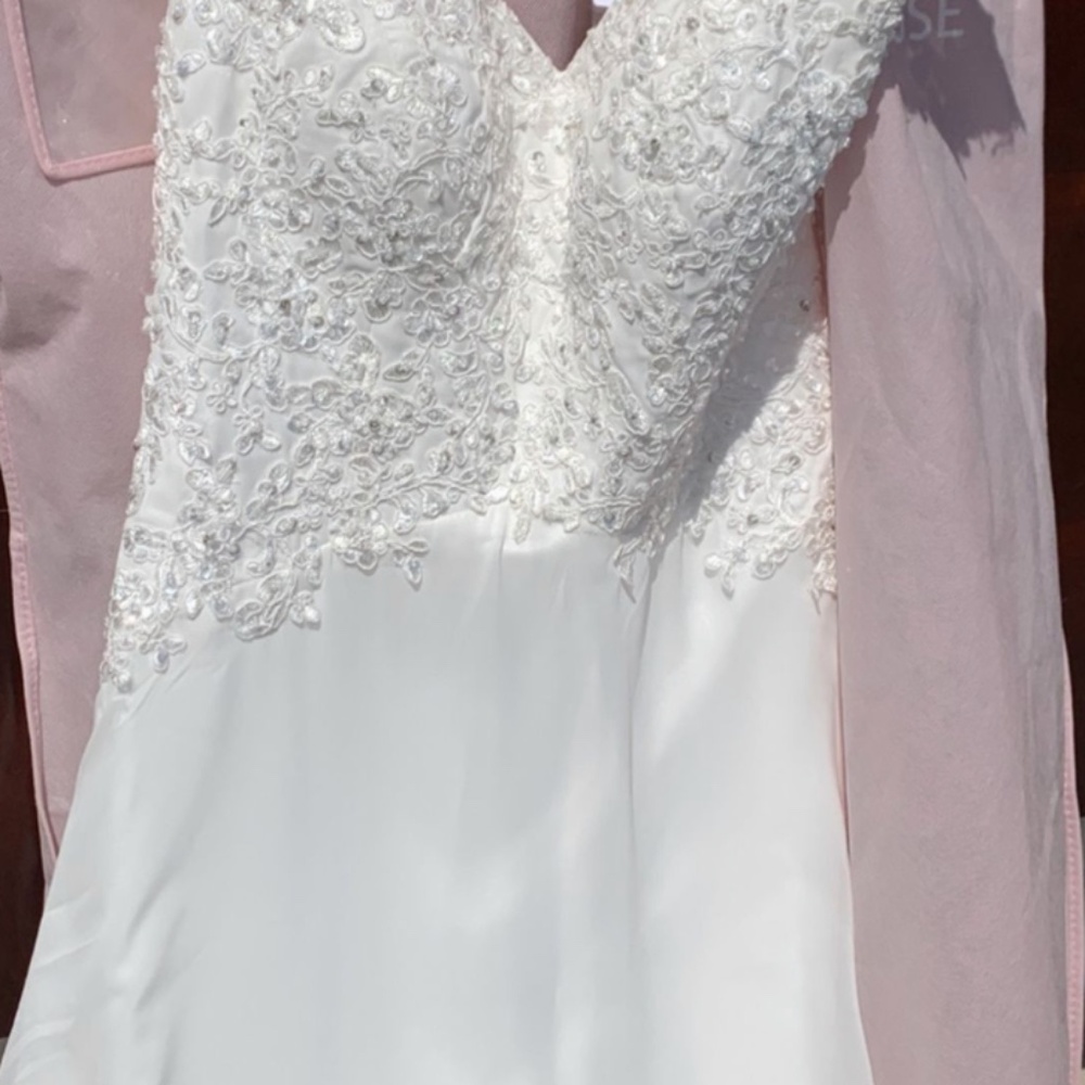 Elegant White Lace wedding Dress - Picture 7 of 10